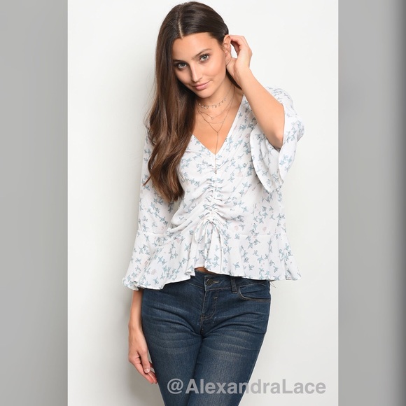 Tops - LAST 1 💕Floral Top W/ Bell Sleeves💕